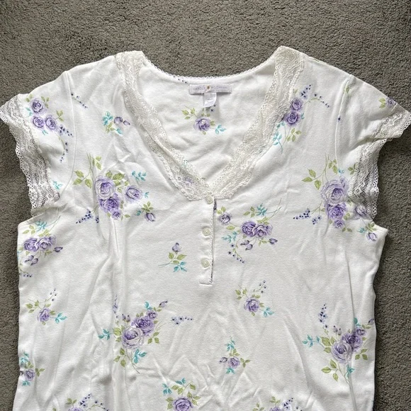 White Floral Nightgown - Picture 2 of 4